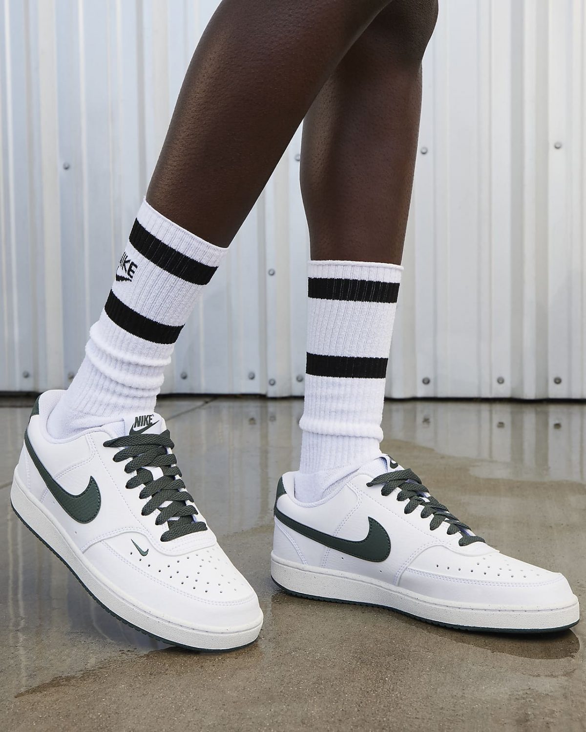 Женские кроссовки Nike Court Vision LO NN зеленые фотография