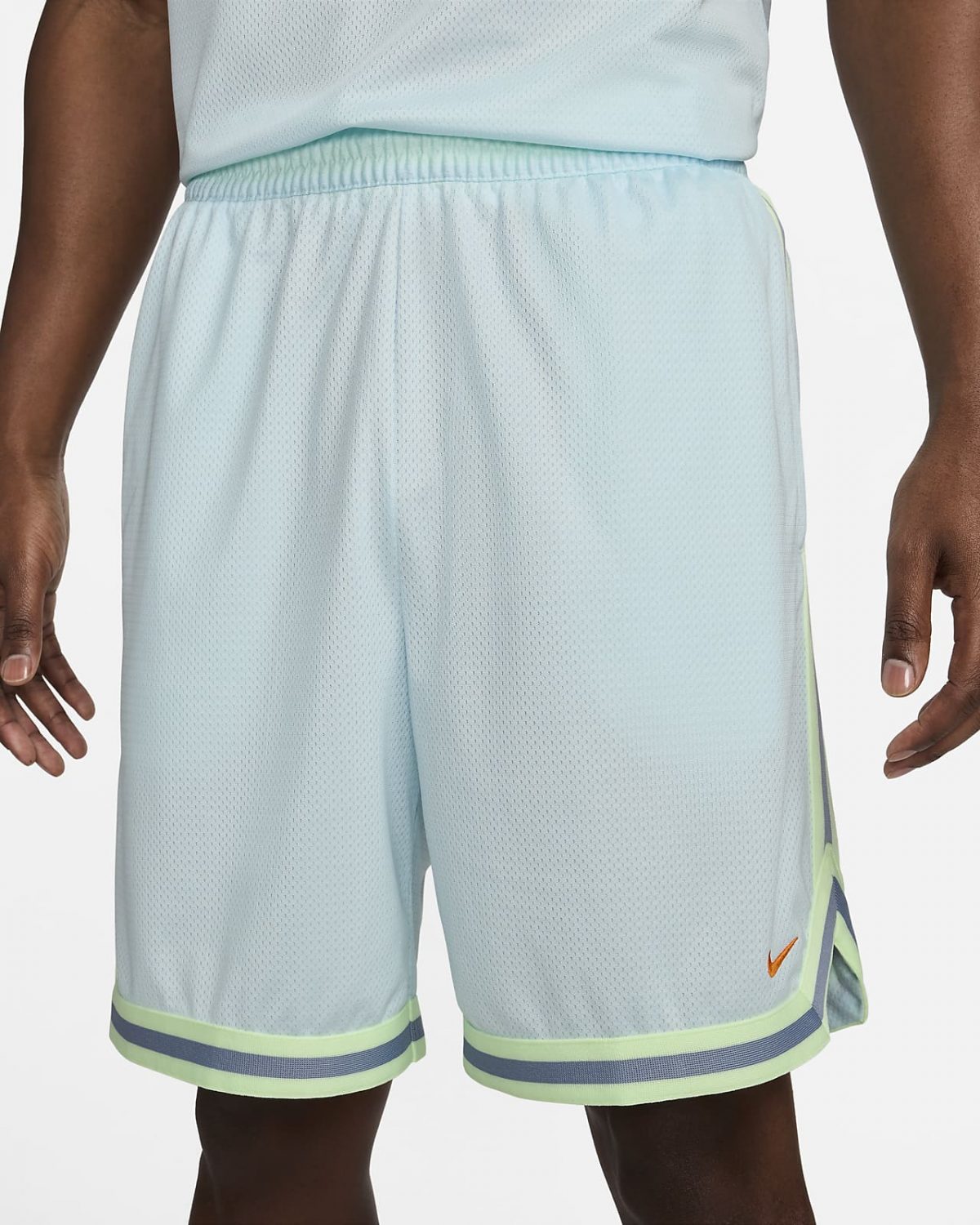 Мужские шорты Nike DNA зеленые фотография