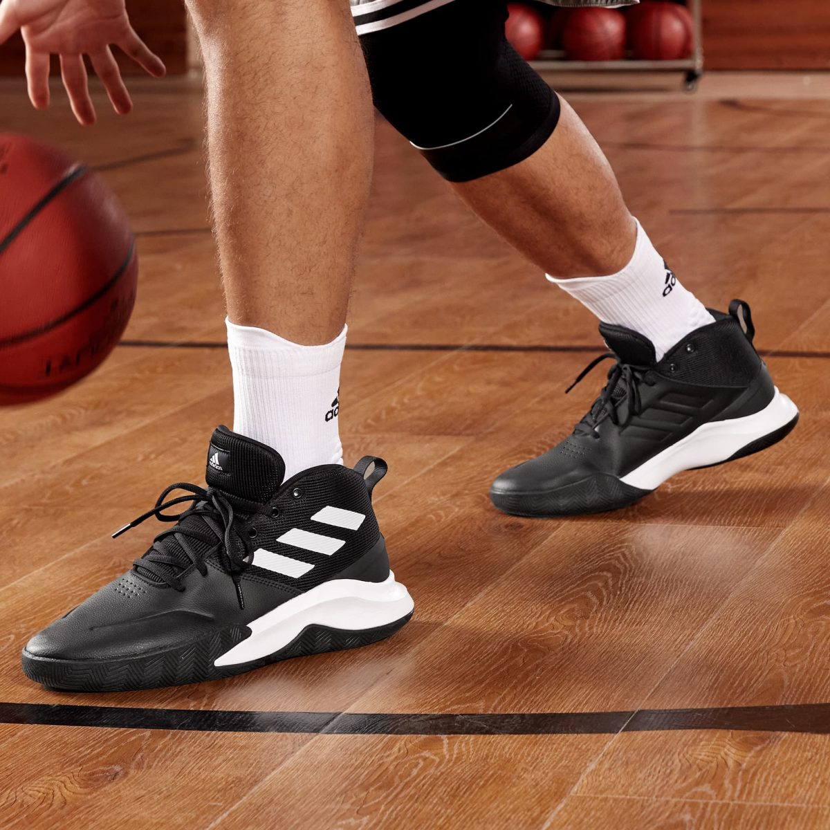 Мужские кроссовки adidas OWN THE GAME SHOES фотография