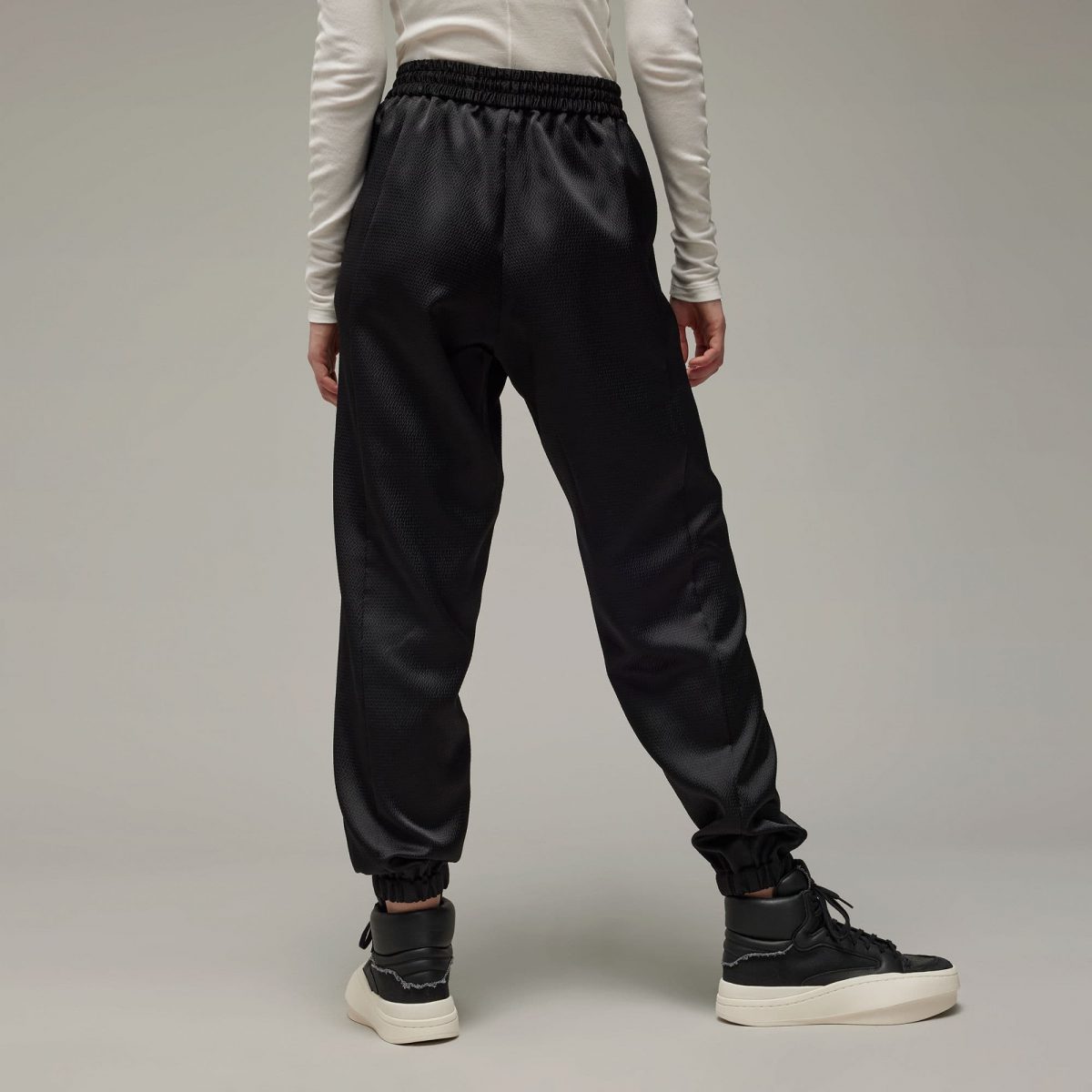 Женские брюки adidas CUFFED TECH SEERSUCKER PANTS