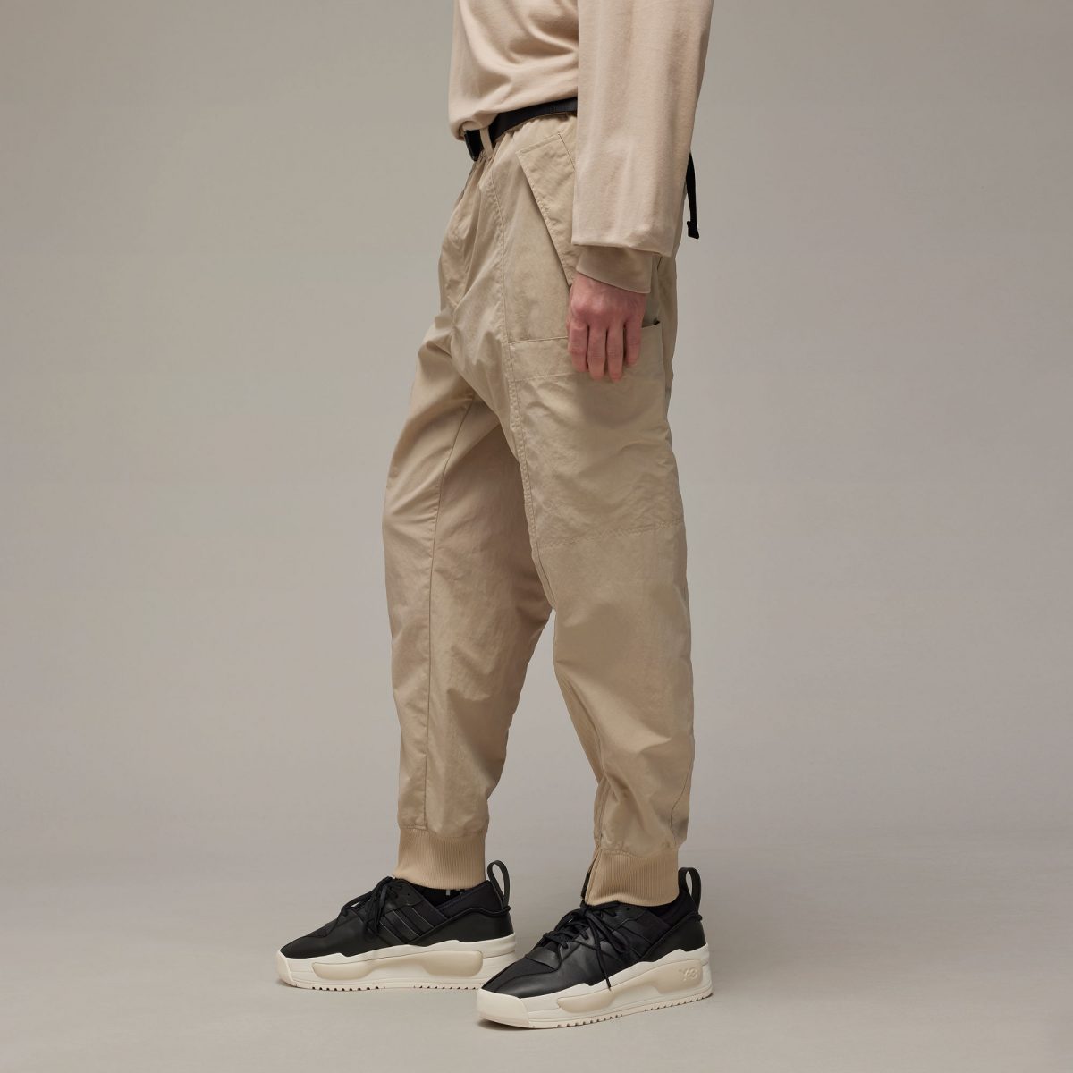 Мужские брюки adidas CRINKLE NYLON CUFFED PANTS фотография
