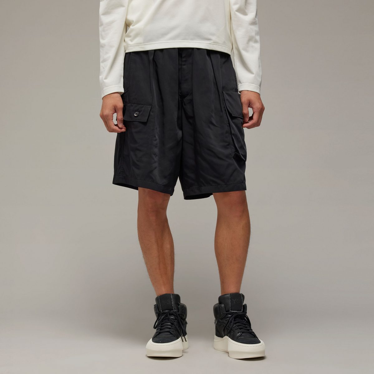 Мужские шорты adidas NYLON TWILL SHORTS фото