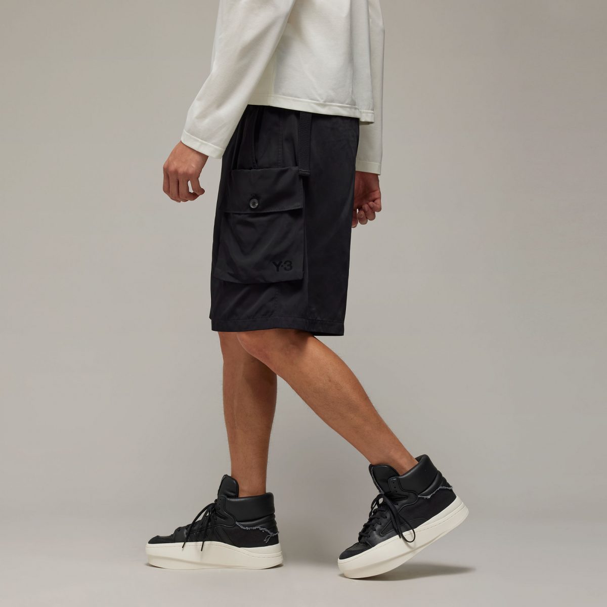Мужские шорты adidas NYLON TWILL SHORTS фотография