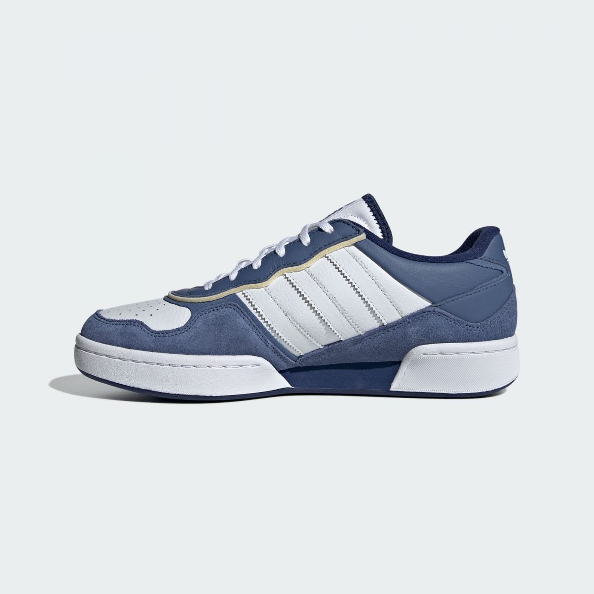 Кроссовки adidas COURTIC SHOES