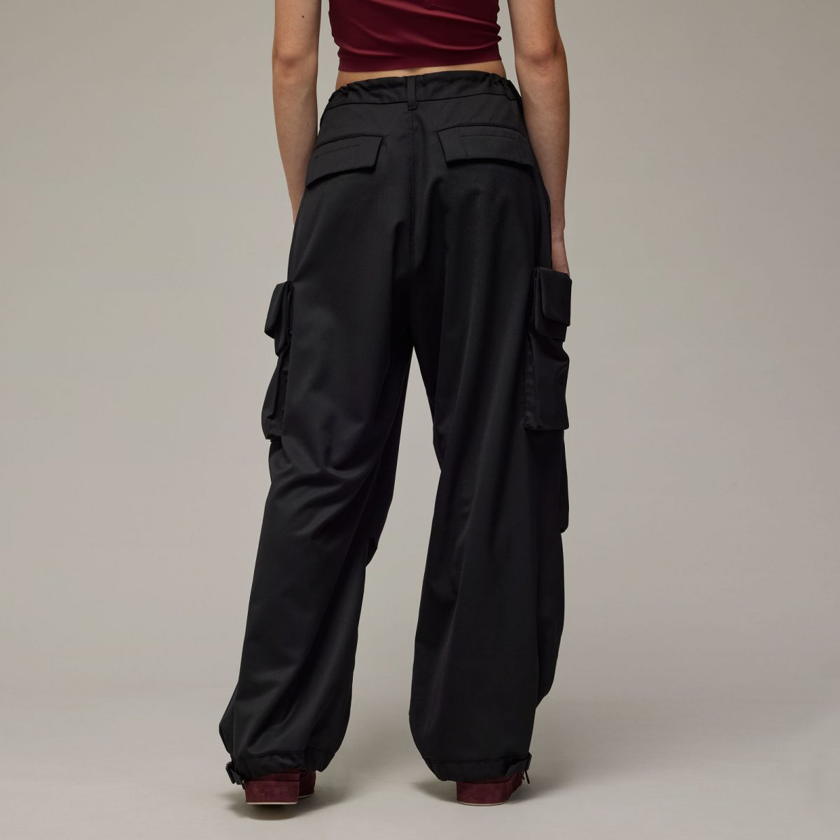 Женские брюки adidas REFINED WOVEN CARGO PANTS