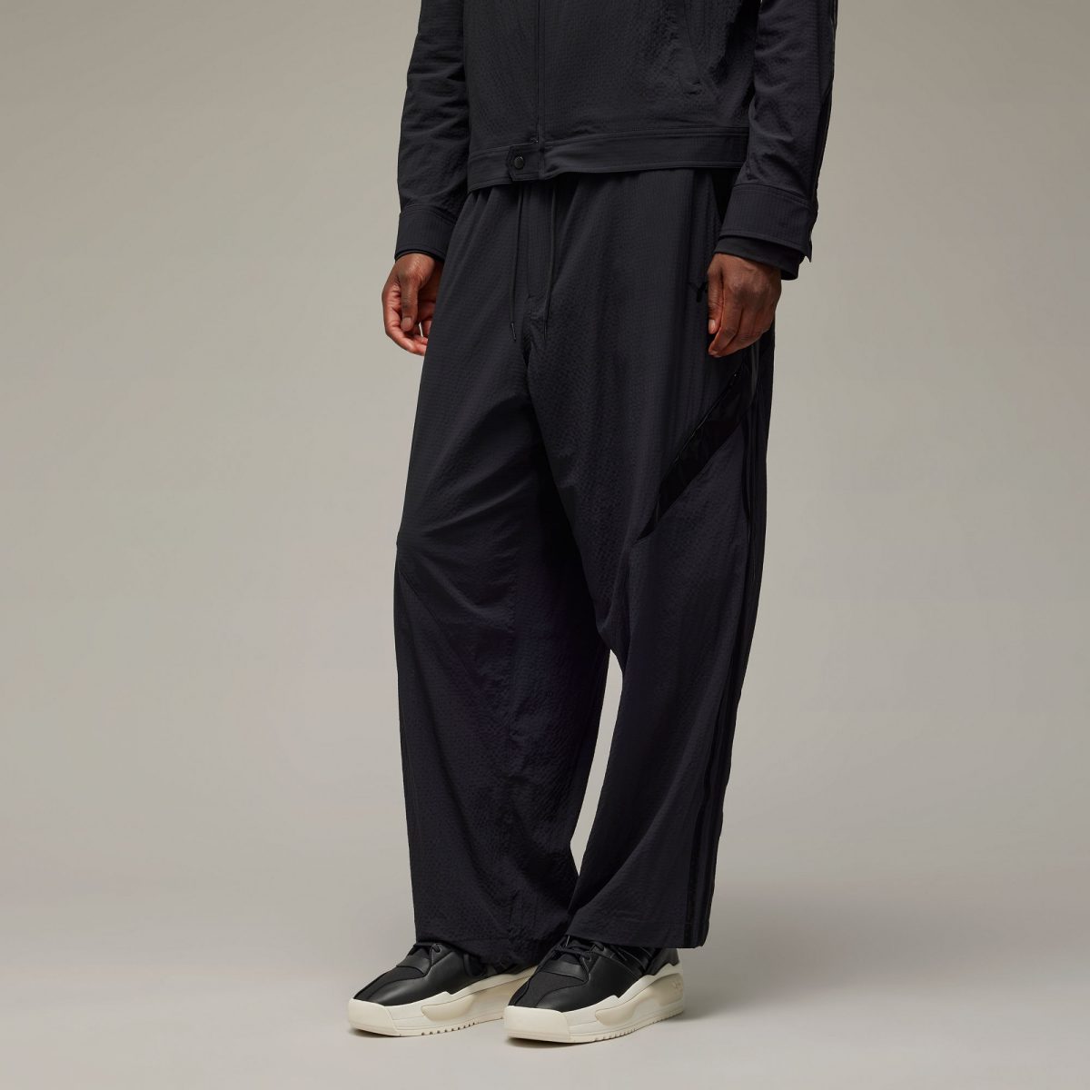 Мужские брюки adidas 3-STRIPES NYLON PANTS фото