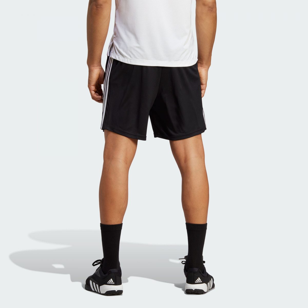 Мужские брюки adidas TR-ES PIQ 3SHO черно-белые фотография
