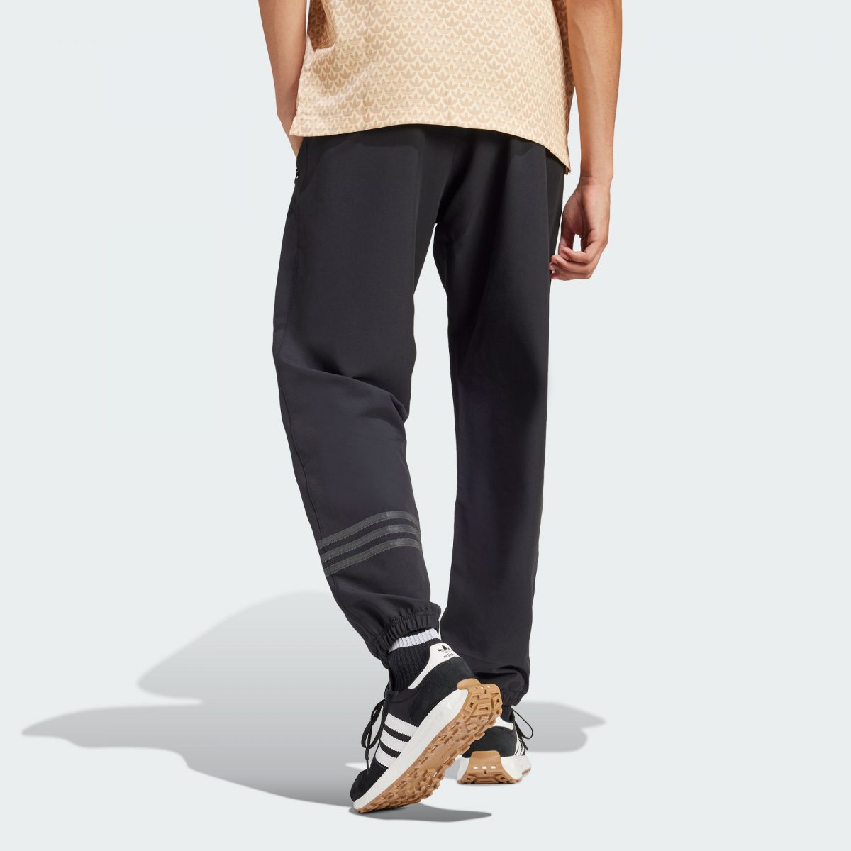 Мужские брюки adidas STREET NEUCLASSIC TRACK PANTS фотография