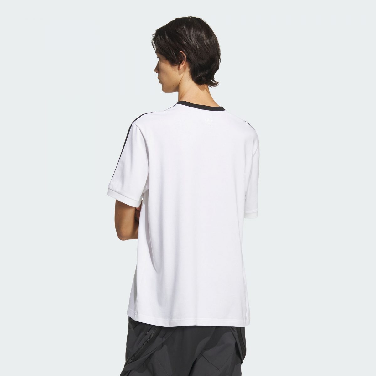 Мужская футболка adidas LOGO PLAY SHORT SLEEVE T-SHIRT белая фотография