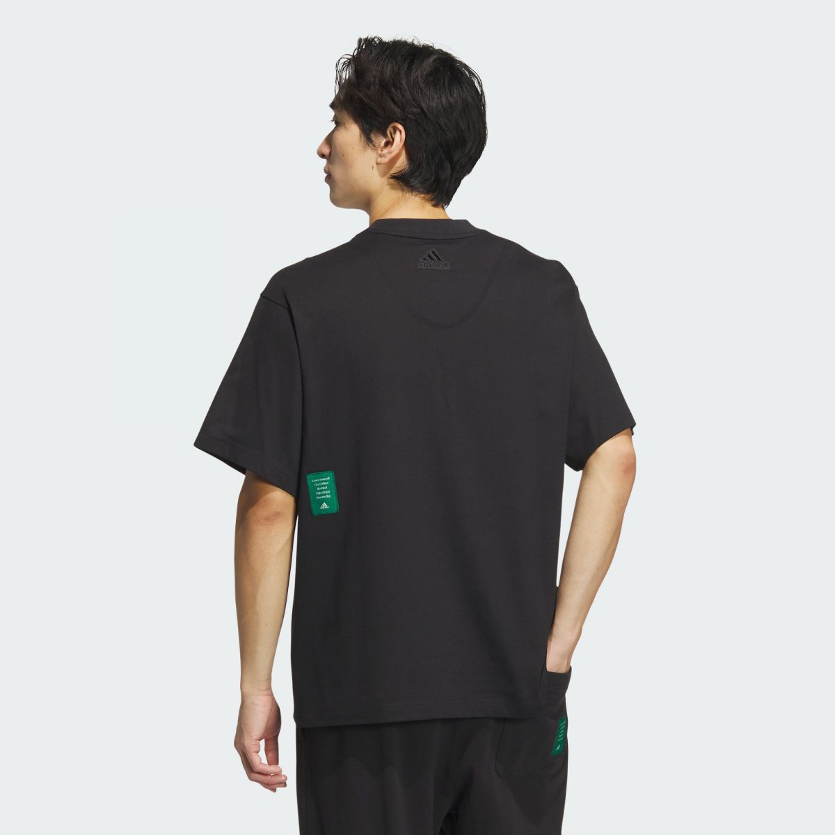Мужская футболка adidas GRAPHIC T-SHIRT черная фотография