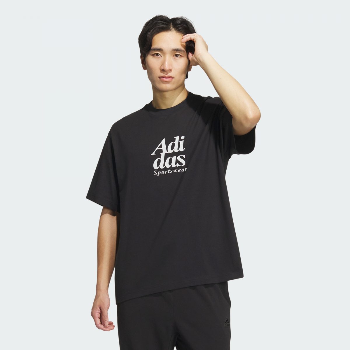 Мужская футболка adidas GRAPHIC T-SHIRT черная фото