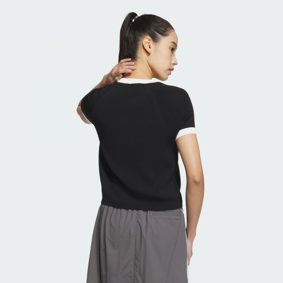 Женская футболка adidas KNIT T-SHIRT черно-белая фотография