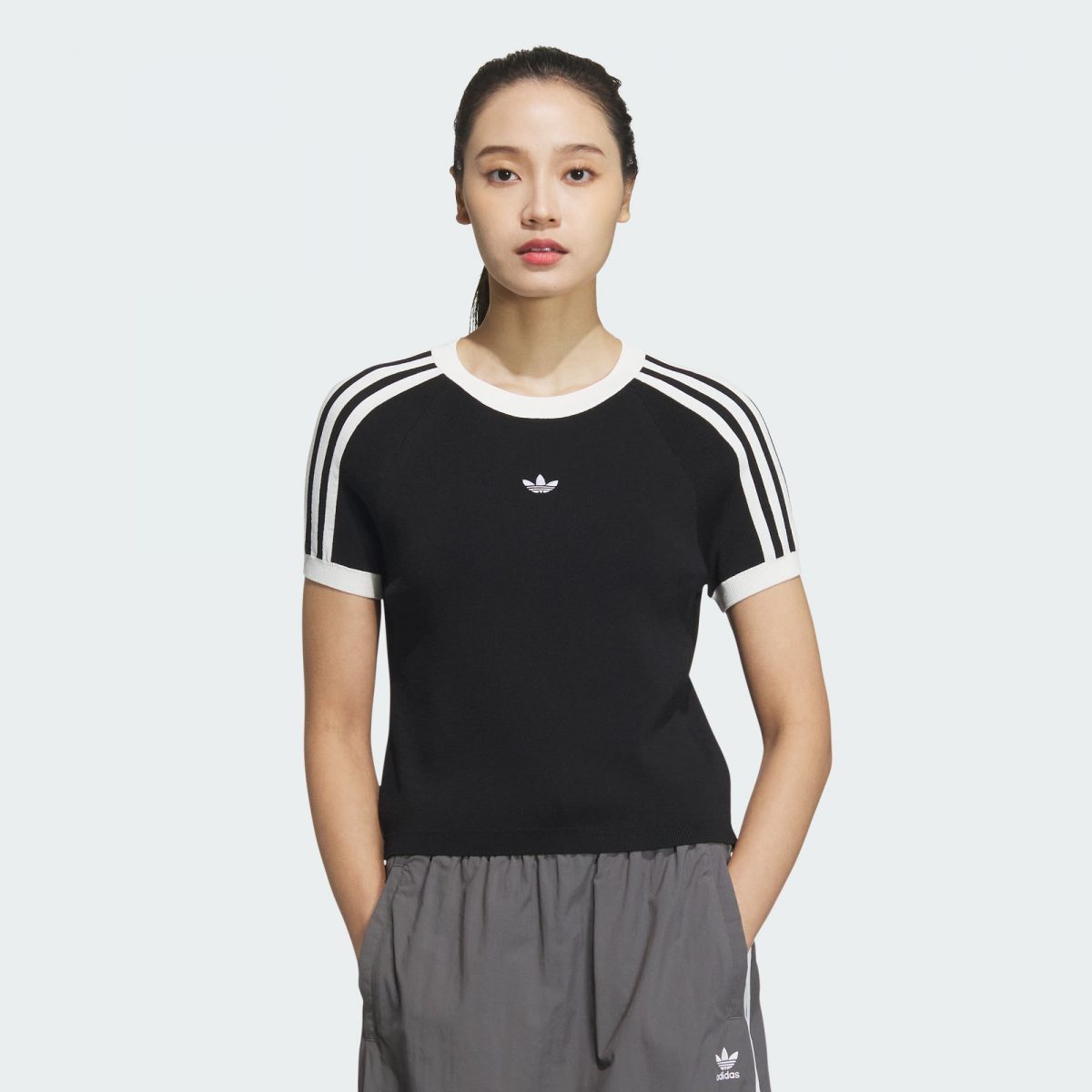Женская футболка adidas KNIT T-SHIRT черно-белая фото