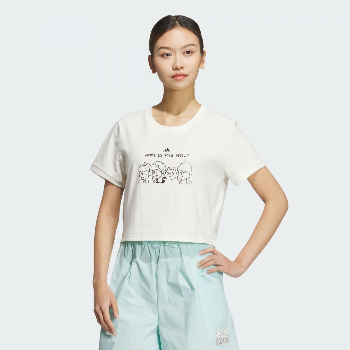 Женская футболка adidas GRAPHIC CROP T-SHIRT MBTI белая фото