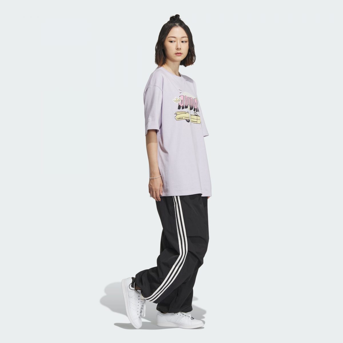 Женская футболка adidas HOLIDAY PLAY SHORT SLEEVE T-SHIRT