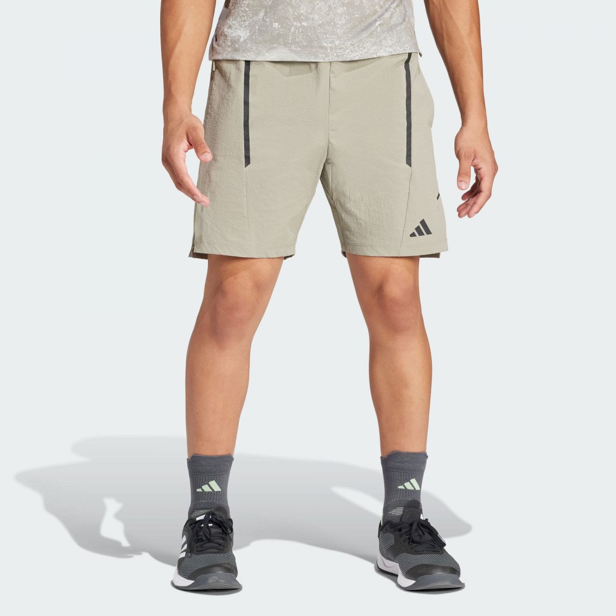 Мужские шорты adidas TRAINING ADISTRONG WORKOUT SHORTS IS3372 фото