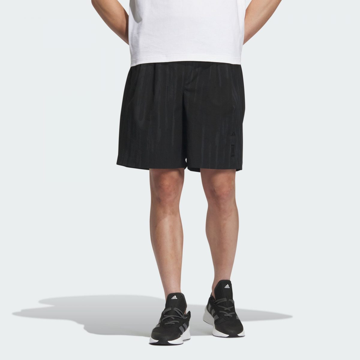 Мужские шорты adidas WUJI SEERSUCKER SHORTS черные фото