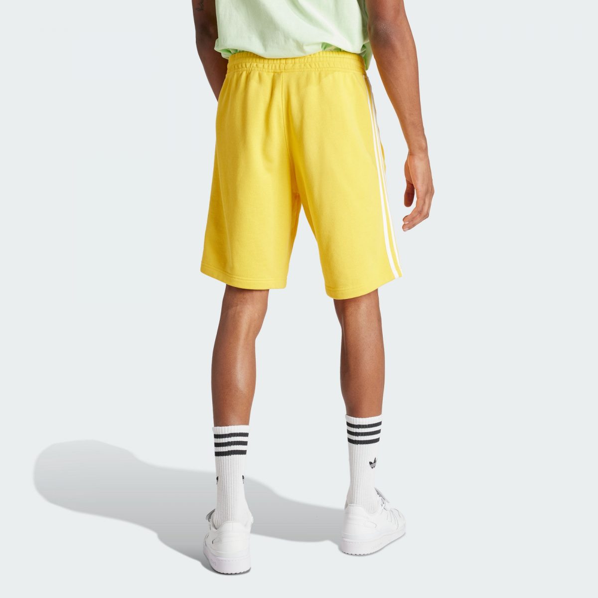Мужские шорты adidas ADICOLOR 3-STRIPES SHORTS IS0616 фотография