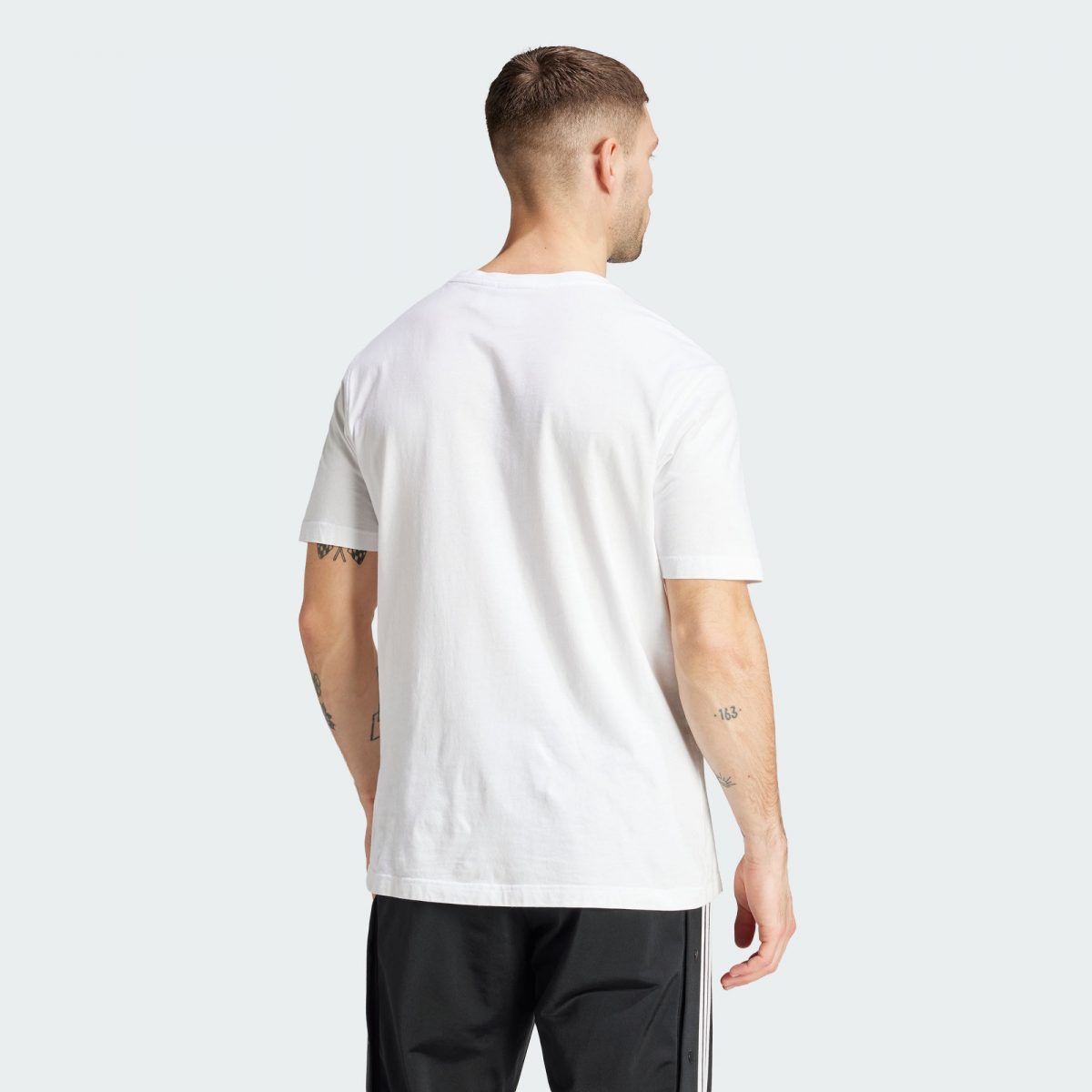 Мужская футболка adidas TREFOIL ESSENTIALS T-SHIRT белая фотография