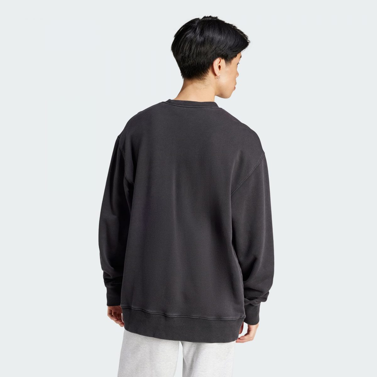 Мужской свитшот adidas ADICOLOR OUTLINE SWEATSHIRT черный фотография