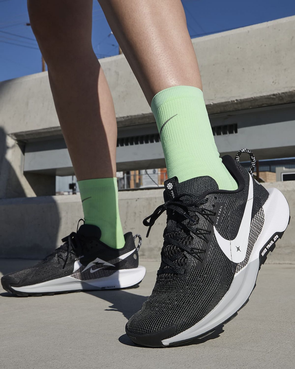 Женские кроссовки Nike Pegasus Trail 5 черные фотография