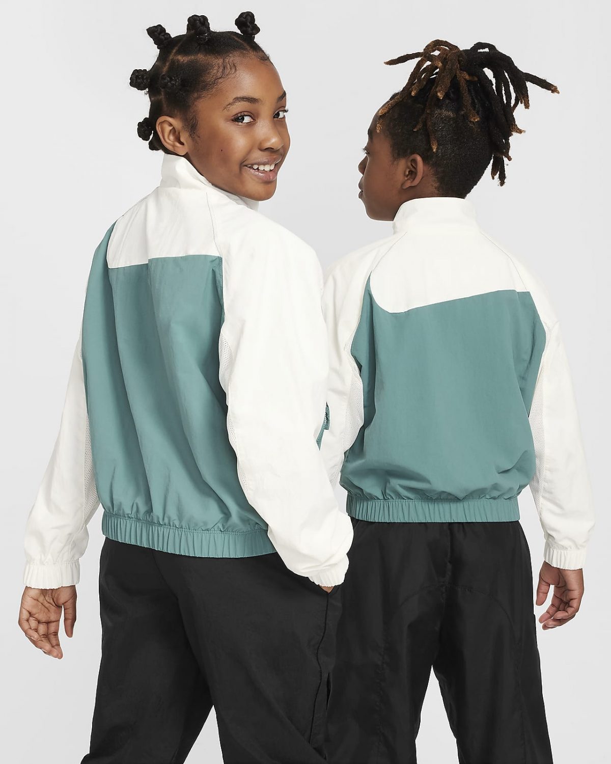 Детская куртка Nike Sportswear Amplify белая фотография