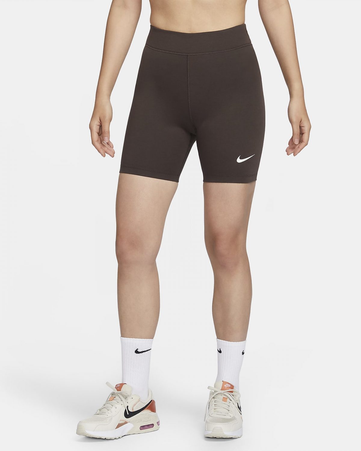 Женские шорты Nike Sportswear Classics коричневые фото