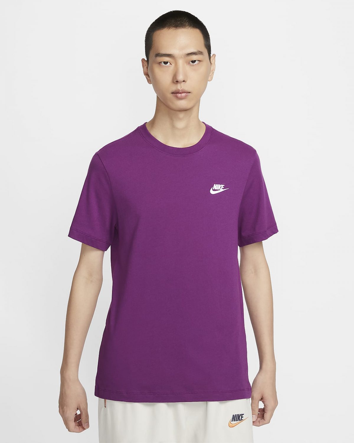Мужская футболка Nike Sportswear Club фиолетовая фото
