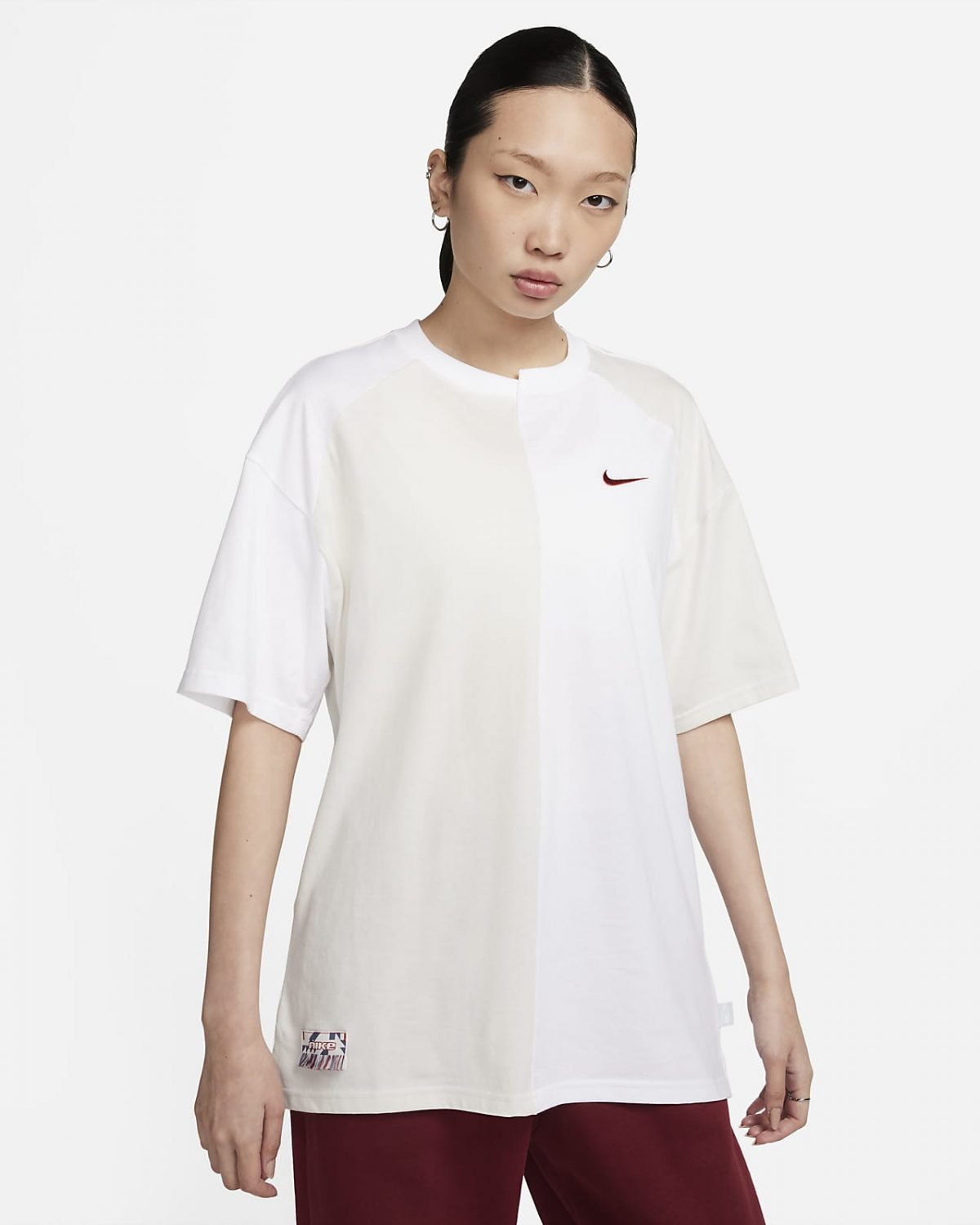 Женская футболка Nike Sportswear Collection серая фото