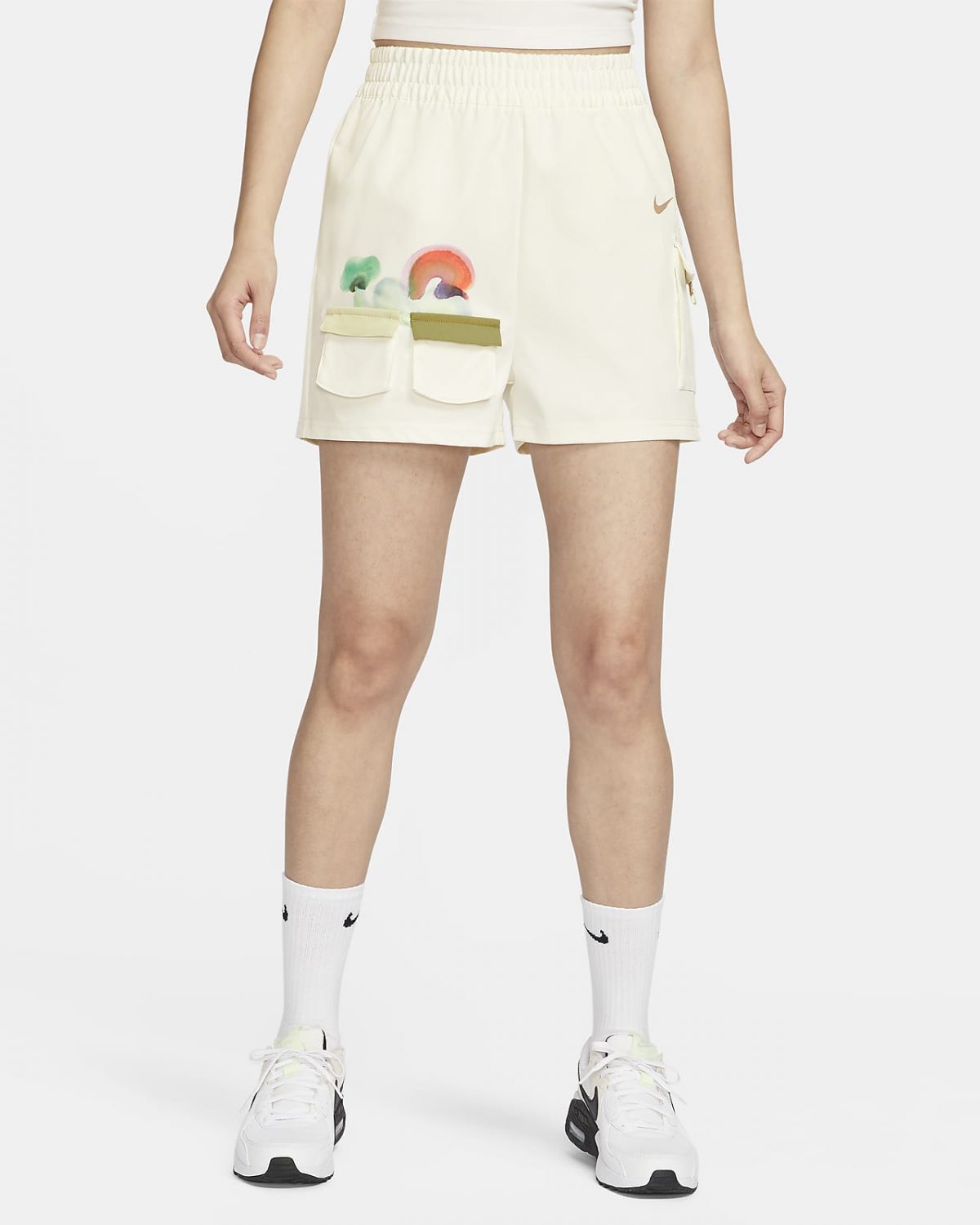 Женские шорты Nike Sportswear белые фото