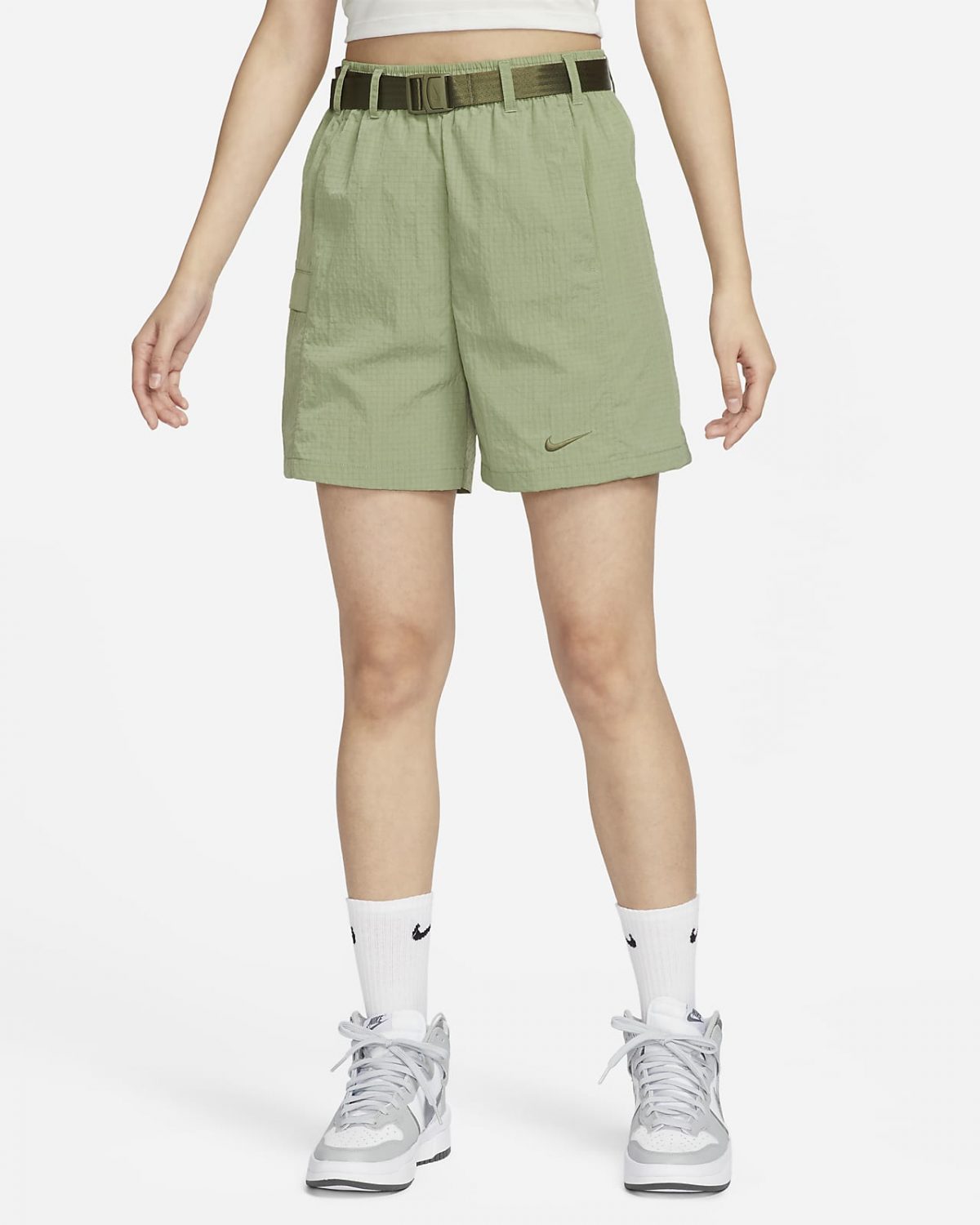 Женские шорты Nike Sportswear зеленые фото