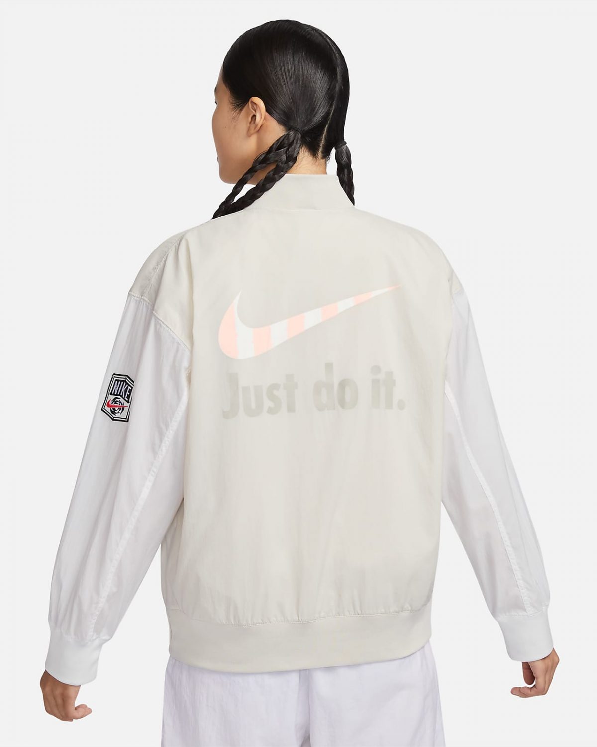 Женская куртка Nike Sportswear FQ0703-072 фотография