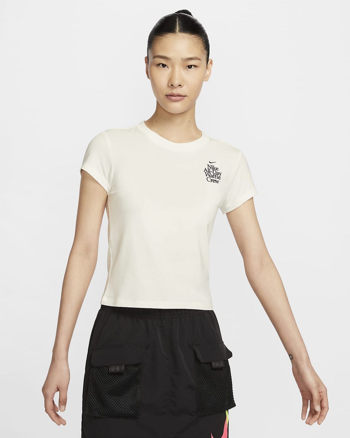 Женская футболка Nike Sportswear белая фото