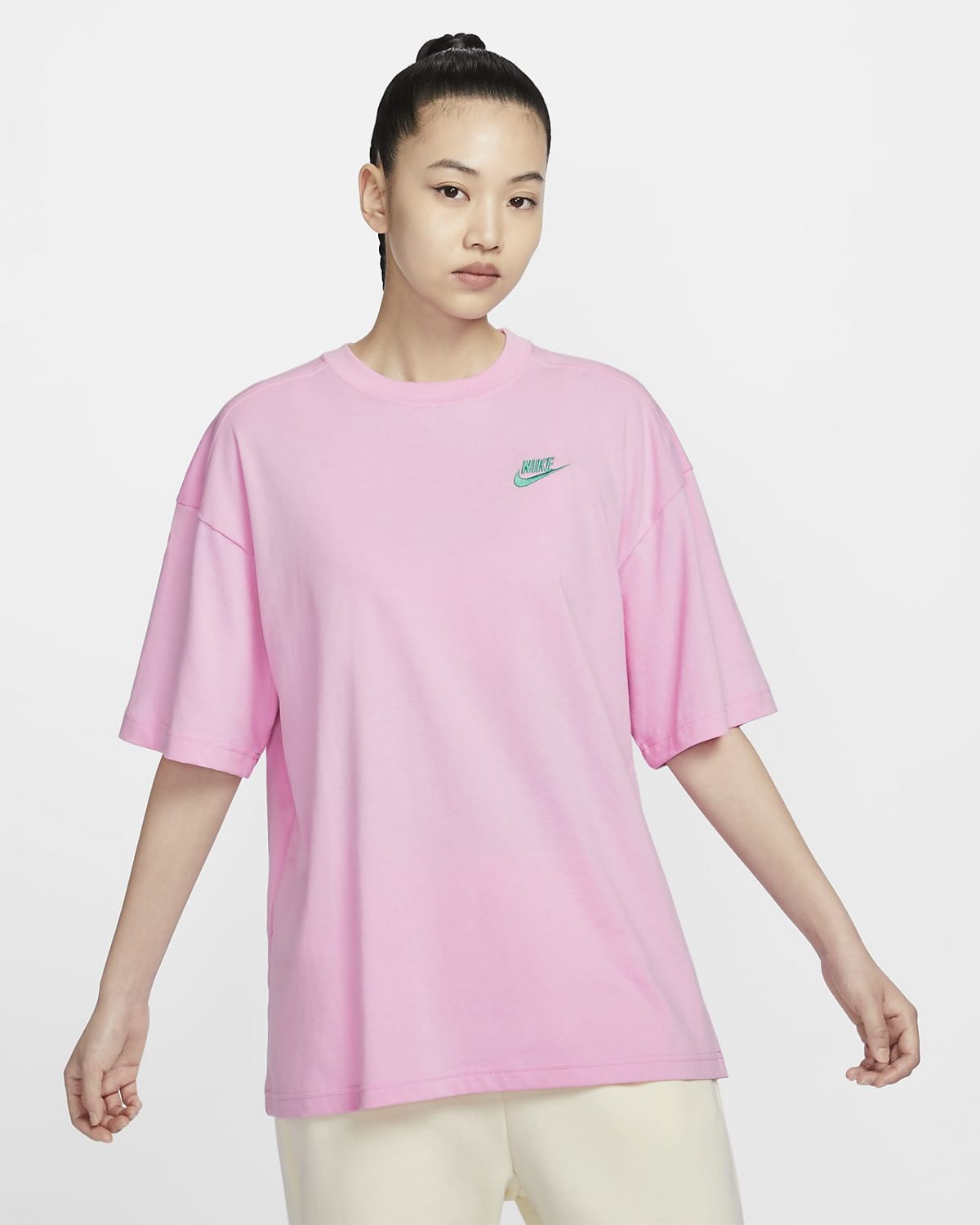 Женская футболка Nike Sportswear розовая фотография