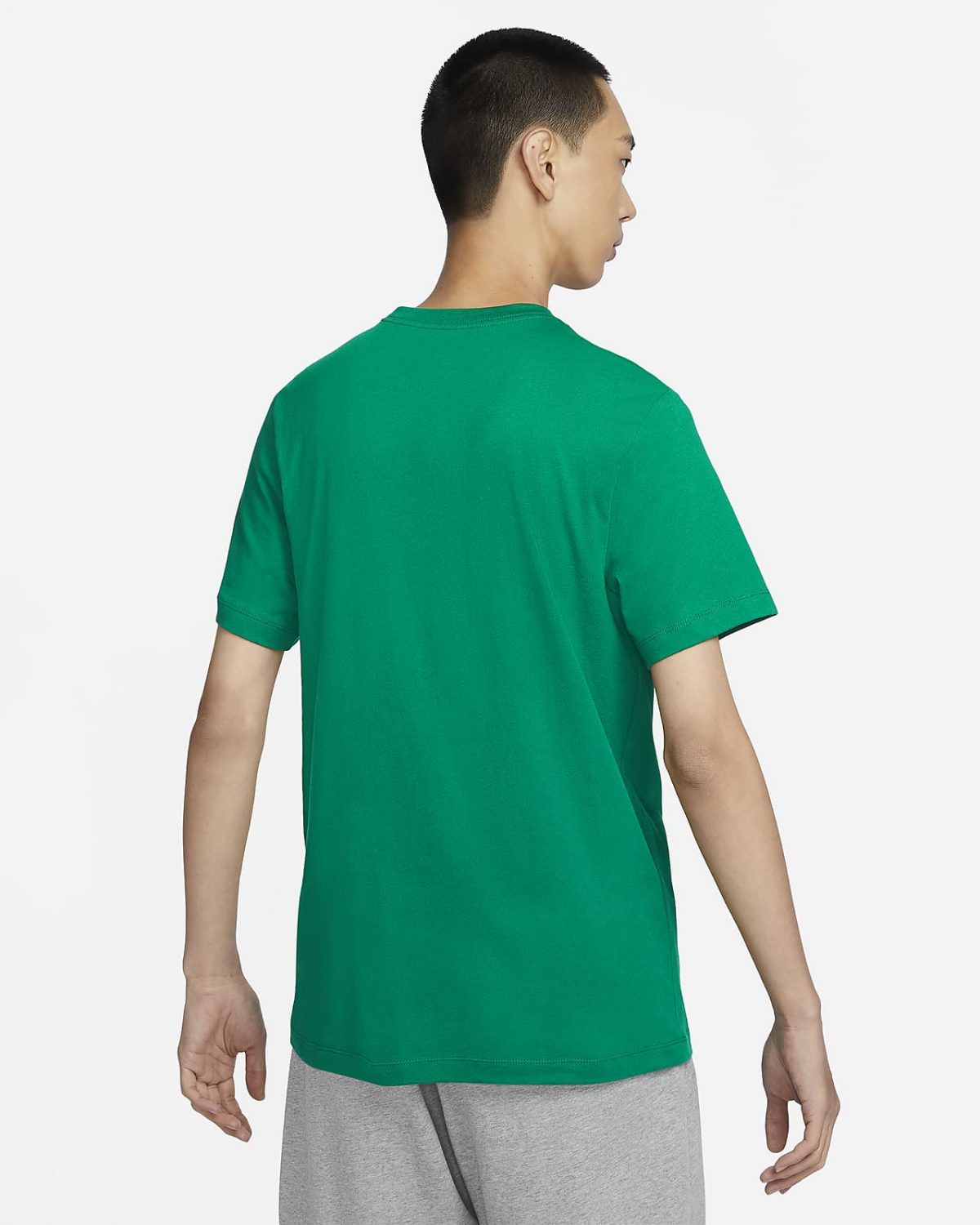Мужская футболка Nike Sportswear зеленая фотография