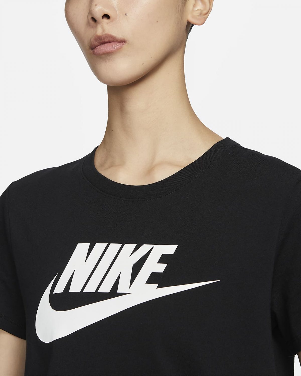Женская футболка Nike Sportswear Essentials