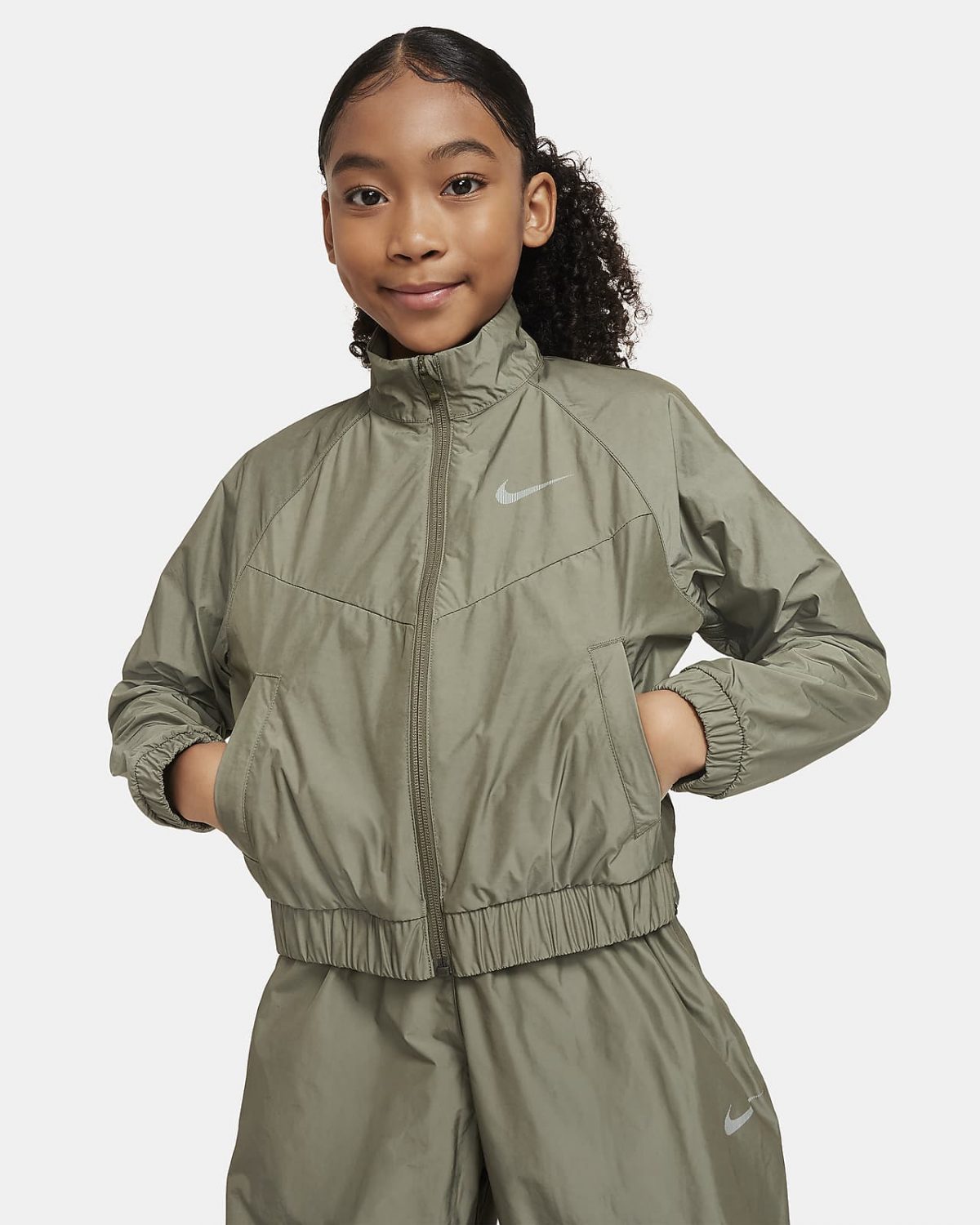 Детская куртка Nike Sportswear Windrunner зеленая фото
