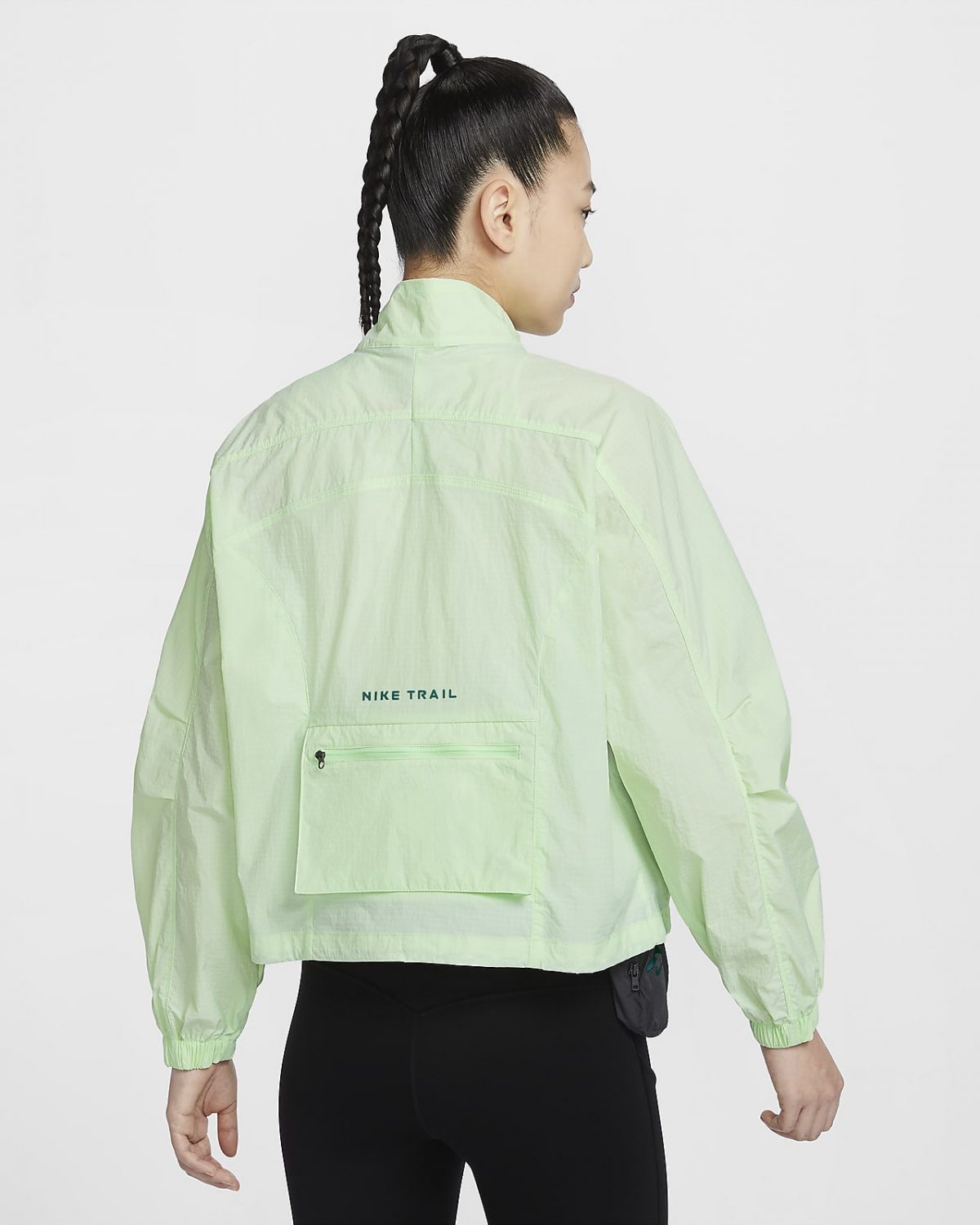 Женская куртка Nike Trail зеленая фотография