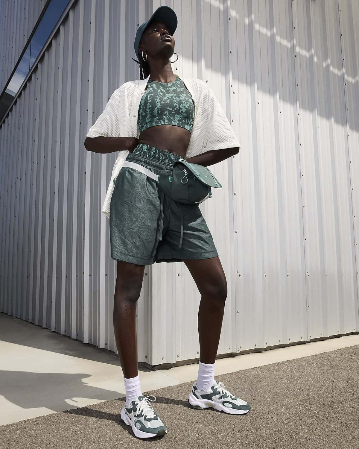 Женские кроссовки Nike AL8 зеленые фотография