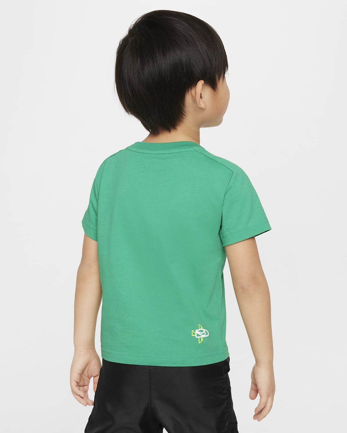 Детская футболка Nike зеленая фотография