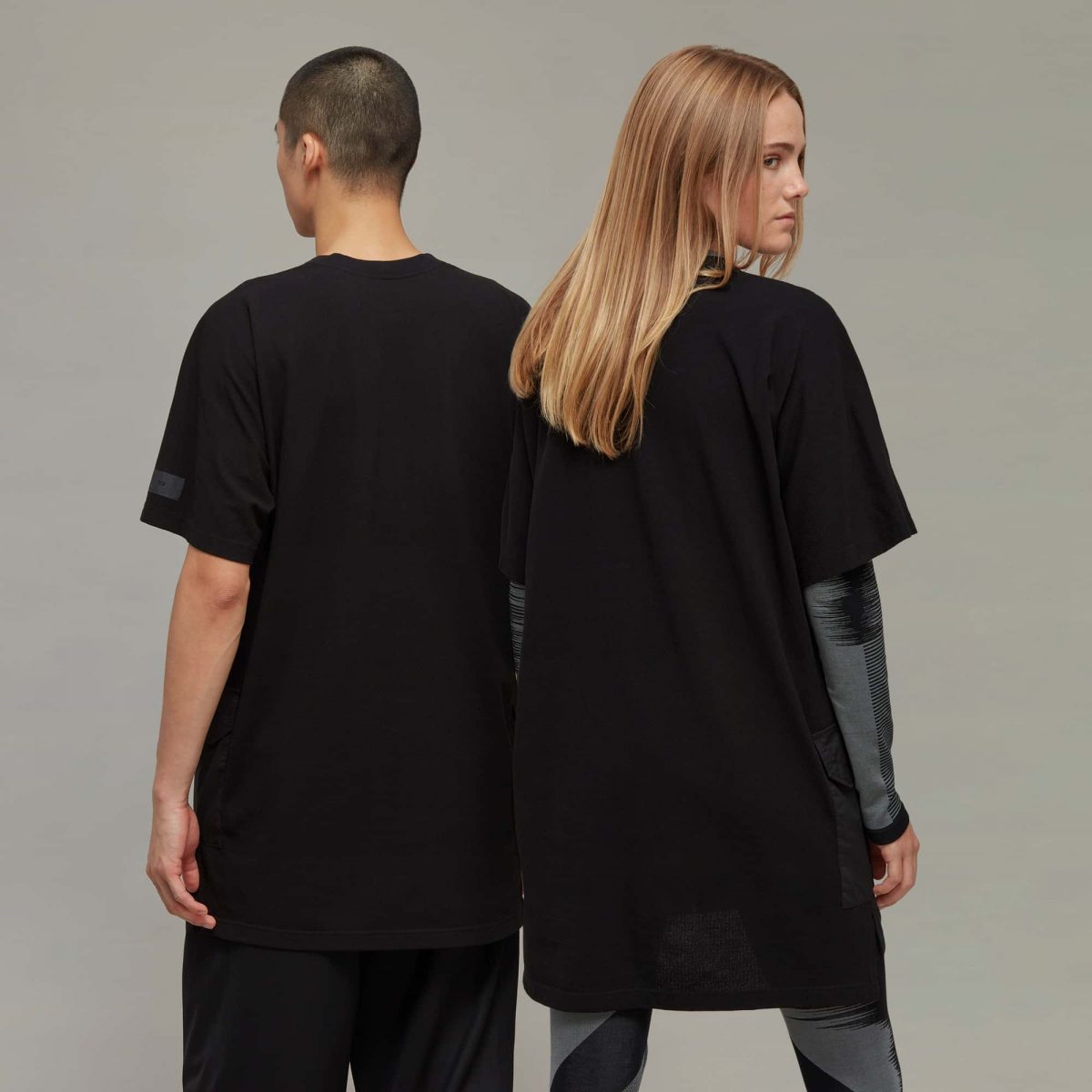 Футболка adidas CREPE JERSEY POCKET TEE фотография