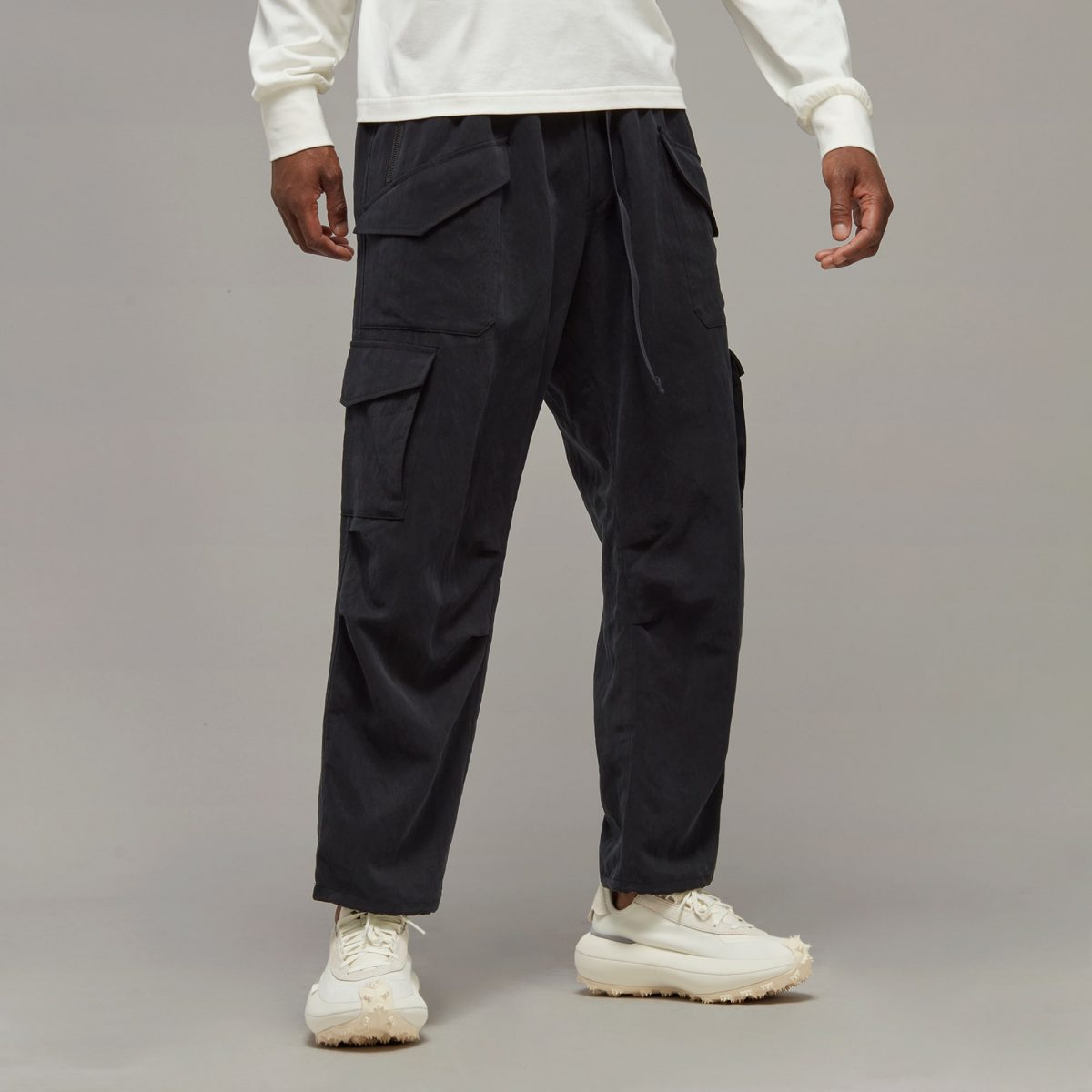 Брюки adidas UTILITY CARGO PANTS фото