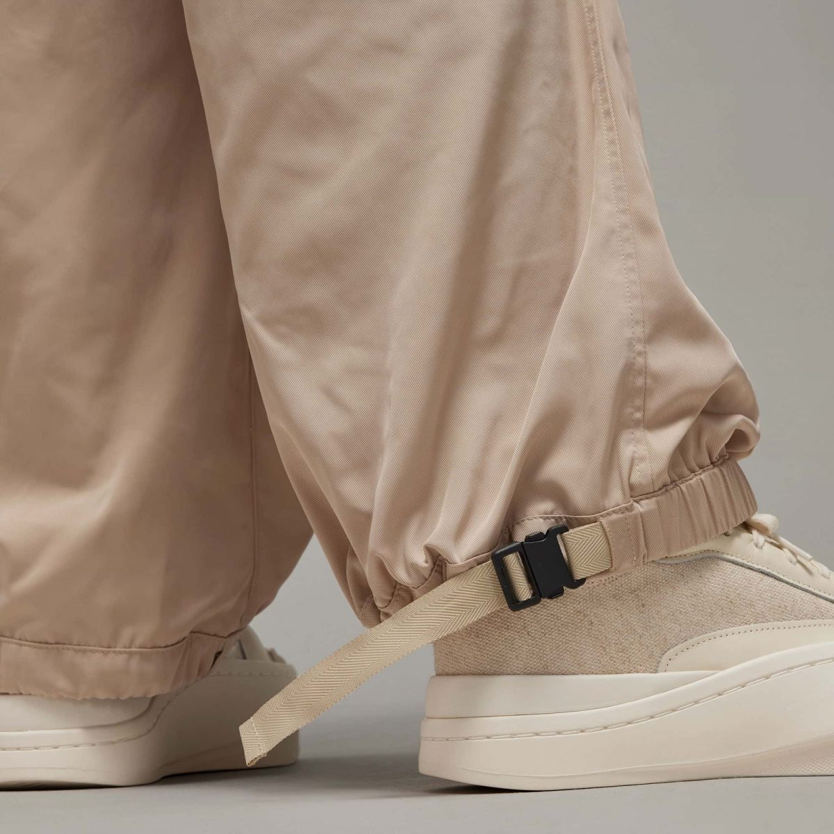 Женские брюки adidas TWILL CARGO PANTS