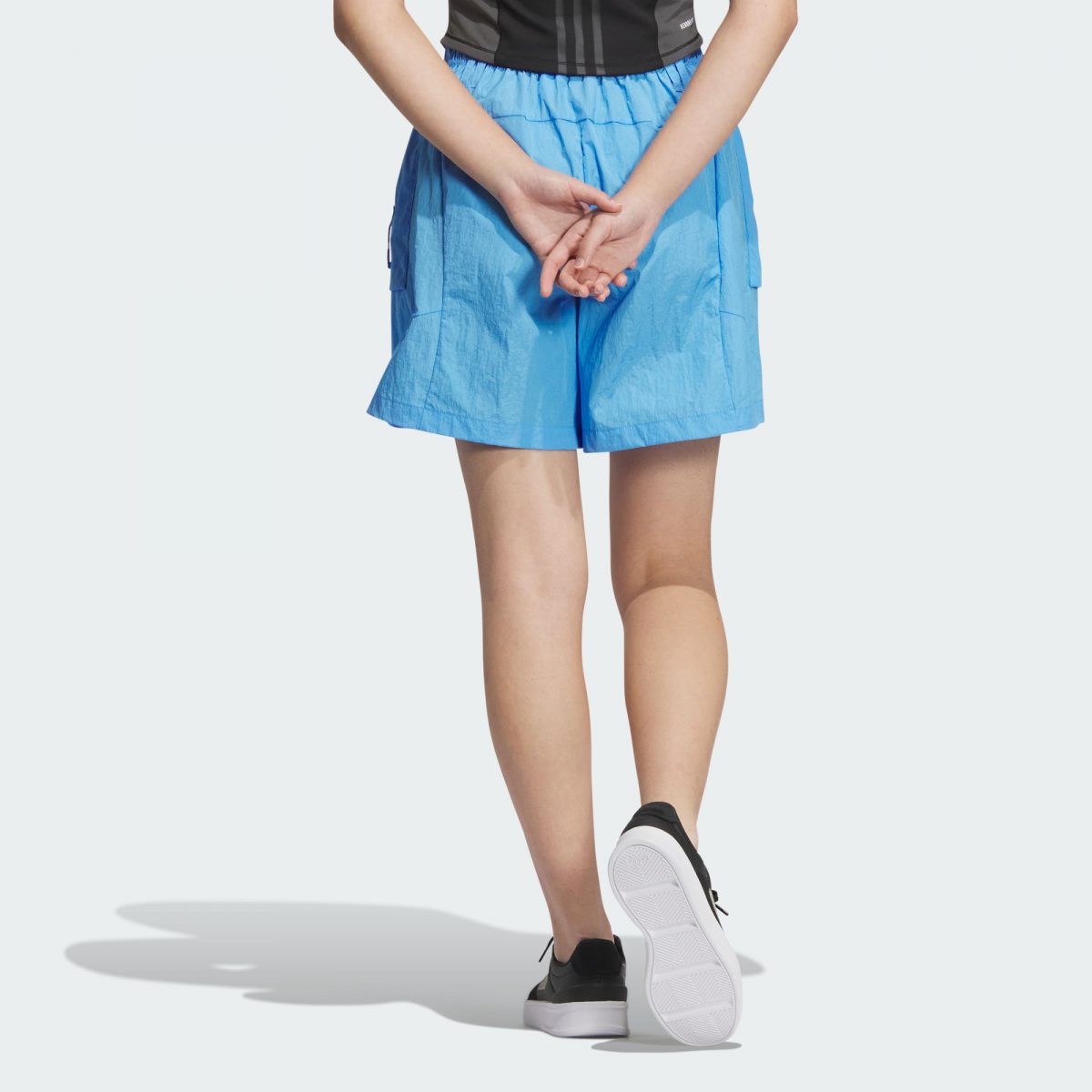 Женские шорты adidas WOVEN SHORTS фотография