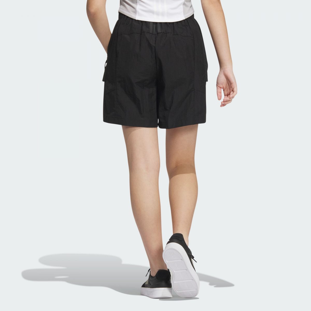 Женские шорты adidas WOVEN SHORTS фотография