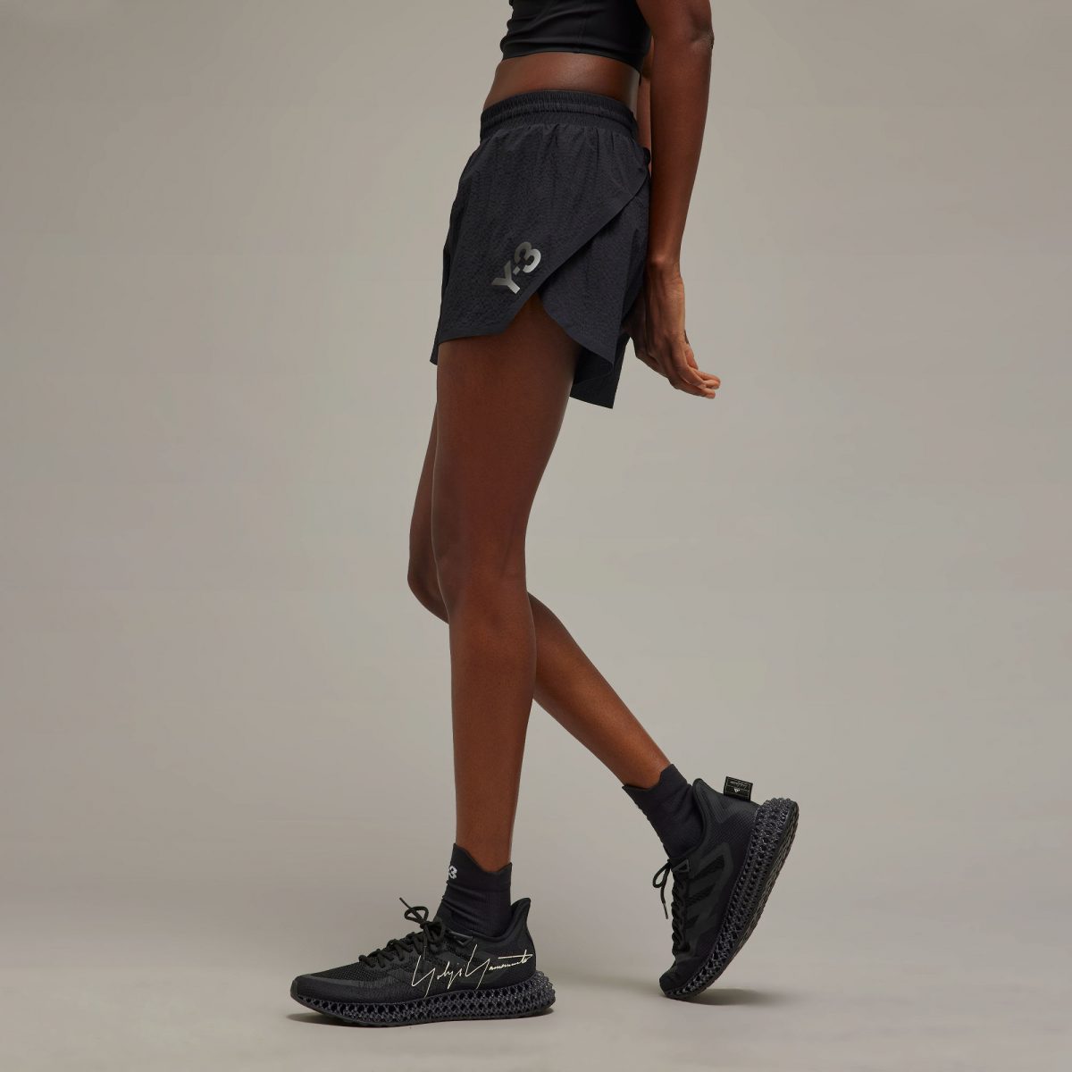 Женские шорты adidas AEROREADY RUNNING SHORTS фотография