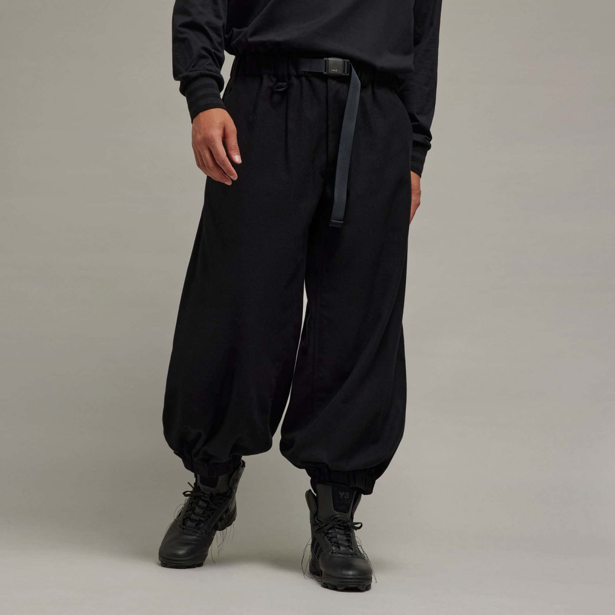 Брюки adidas WOOL FLANNEL WIDE CARGO PANTS