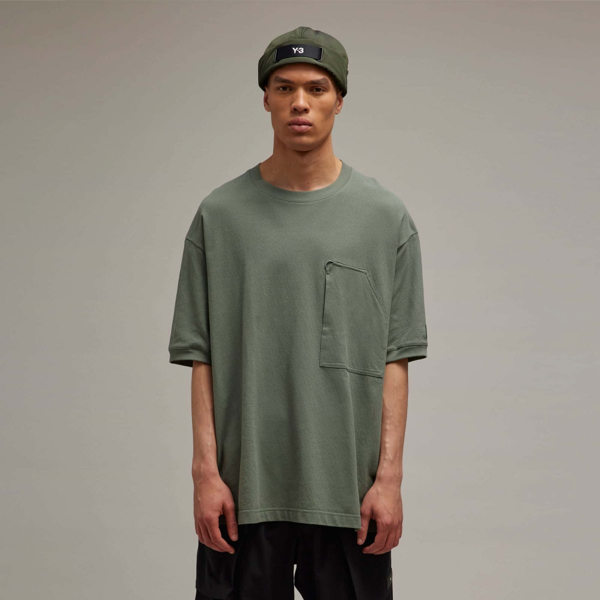 Футболка adidas CREPE POCKET TEE фотография