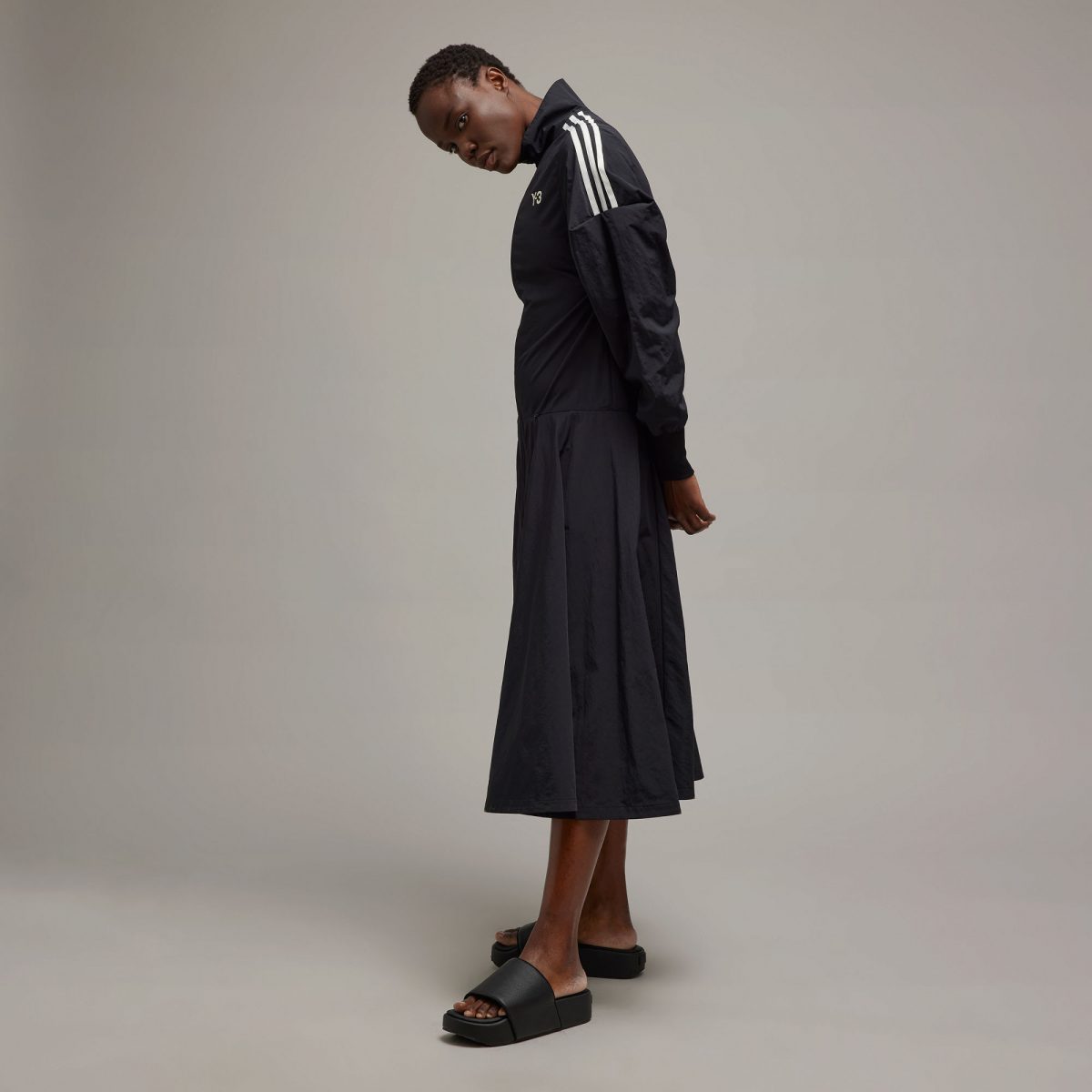 Женское платье  adidas CRINKLE-NYLON TRACK-TOP DRESS фотография