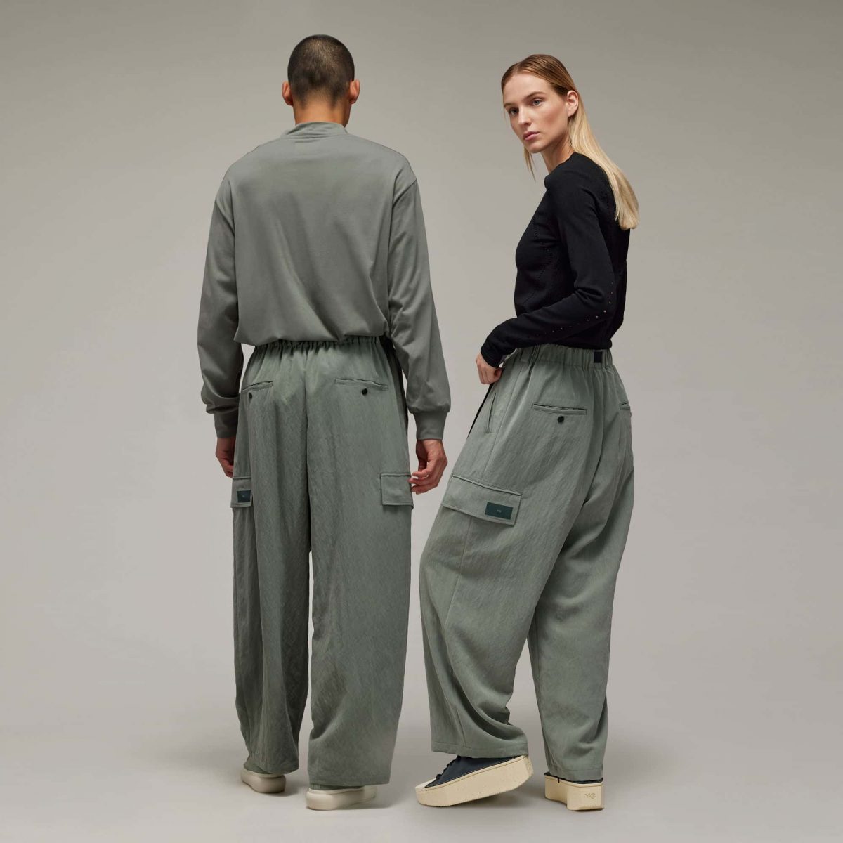 Брюки adidas WIDE CARGO PANTS фотография